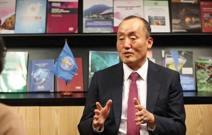 WHO pledges support for Vietnam's safe living with COVID-19 - 1