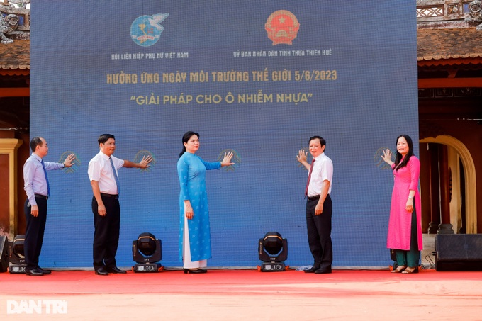 Vietnamese women support World Environment Day - 2