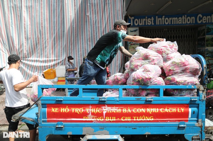 Free dragon fruit offered in HCM City - 2 Free dragon fruit offered in HCM City - 2