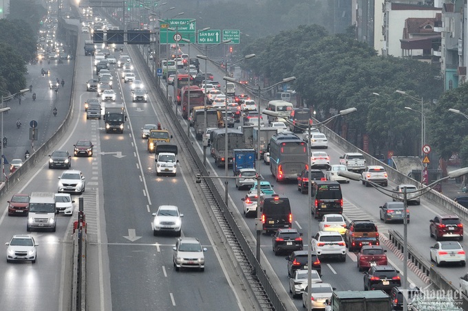 Hanoi police struggle with Tet traffic jams - 2
