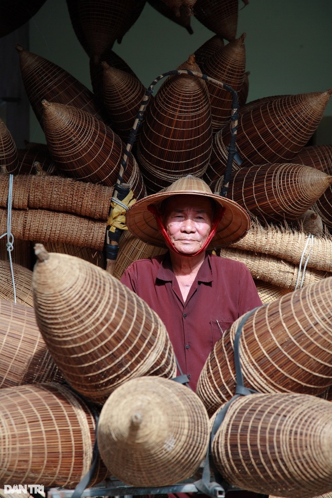 Hung Yen's 200-year-old fish trap weaving craft - 8