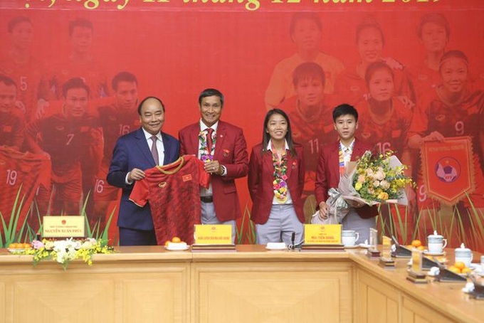 PM praises national football team victories at SEA Games - 4 PM praises national football team victories at SEA Games - 4