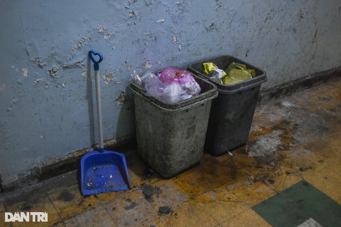 HCM City dormitory suffers severe deterioration - 5 HCM City dormitory suffers severe deterioration - 5