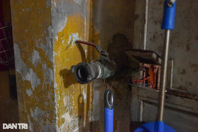 HCM City dormitory suffers severe deterioration - 3 HCM City dormitory suffers severe deterioration - 3