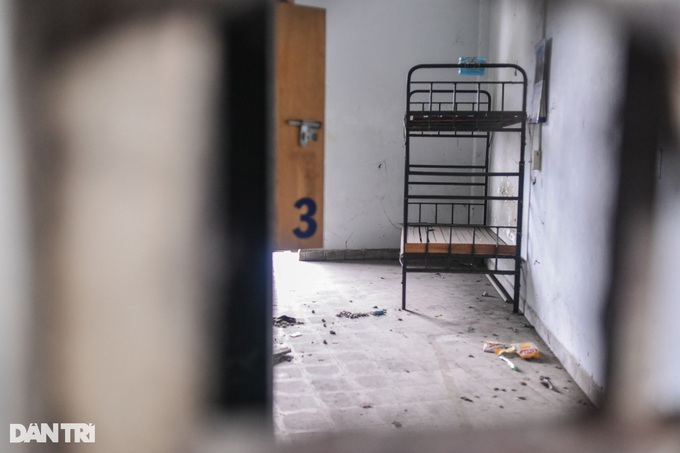 HCM City dormitory suffers severe deterioration - 6 HCM City dormitory suffers severe deterioration - 6