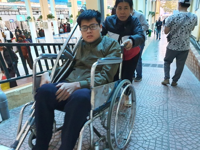 Young man calls for help to walk again - 1 Young man calls for help to walk again - 1