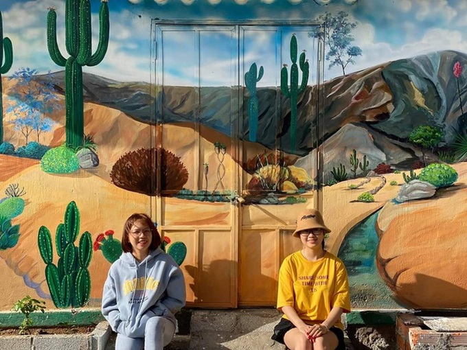 Ninh Thuan mural village attracts visitors - 4 Ninh Thuan mural village attracts visitors - 4