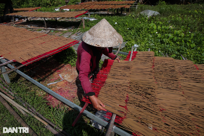 HCM City’s incense-making village preparing for Tet - 2 HCM City’s incense-making village preparing for Tet - 2