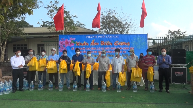 200 drivers invited to enjoy Tet at Lao Cai border gate - 1 200 drivers invited to enjoy Tet at Lao Cai border gate - 1