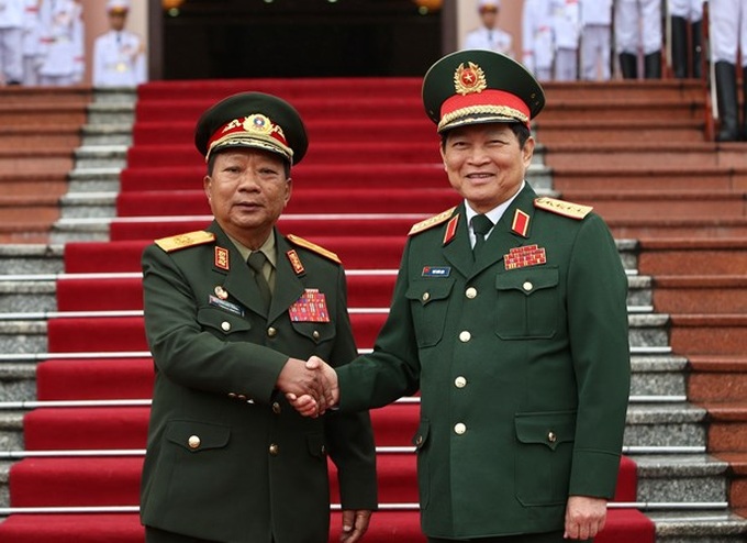 Vietnam, Laos sign defense cooperation documents - 1