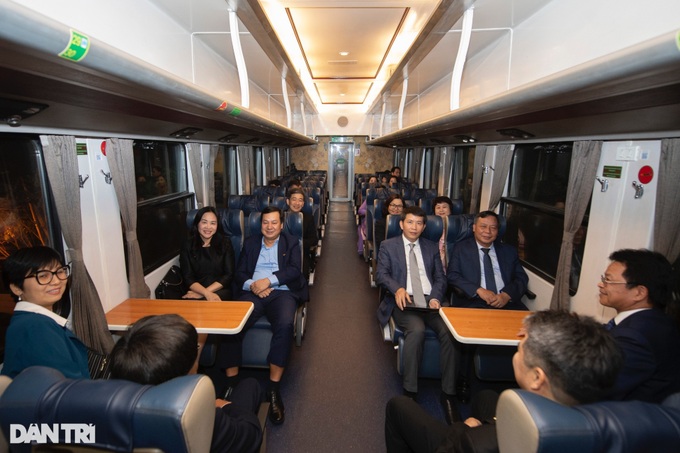 Tourist train services launched in Hanoi - 2 Tourist train services launched in Hanoi - 2