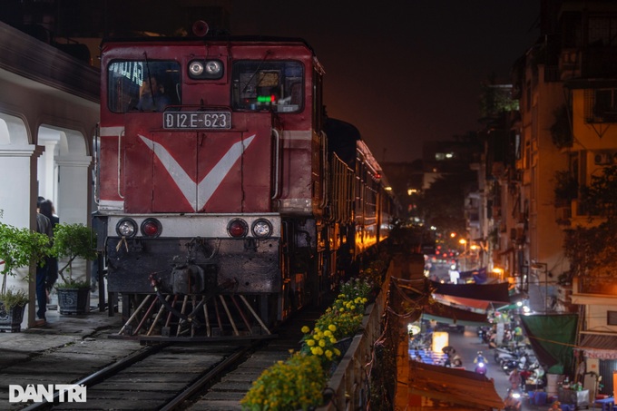 Tourist train services launched in Hanoi - 1 Tourist train services launched in Hanoi - 1