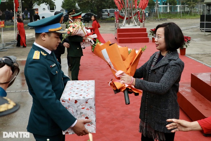 Thousands of Hanoi young people join military service - 4