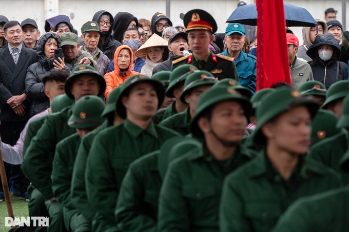 Thousands of Hanoi young people join military service - 7