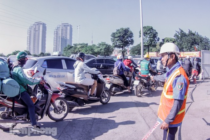 F1 construction work causes congestion - 2