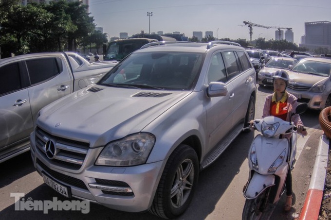 F1 construction work causes congestion - 3