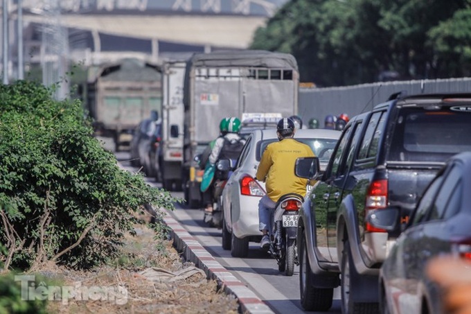 F1 construction work causes congestion - 4