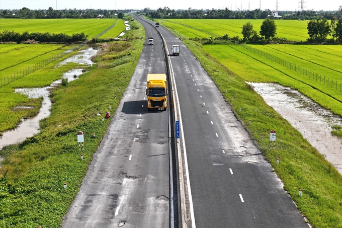 New Mekong Delta expressway faces severe deterioration - 1