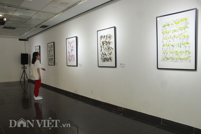 Musical paintings by French artist opened in Hanoi - 1