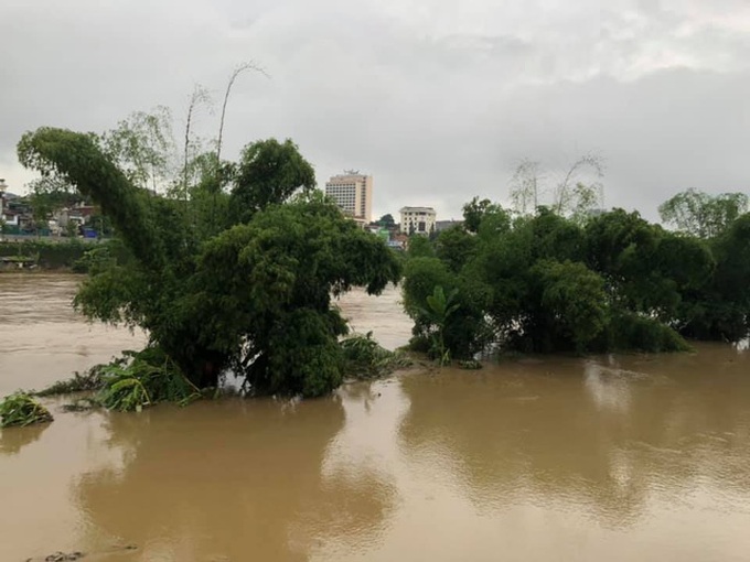 Red River water level rises as Chinese dam opens floodgates - 3 Red River water level rises as Chinese dam opens floodgates - 3