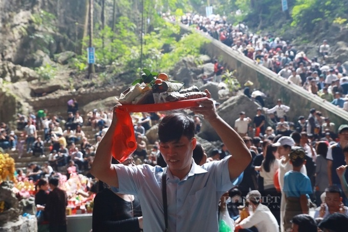 Vietnam's longest spring festival opens - 1 Vietnam's longest spring festival opens - 1