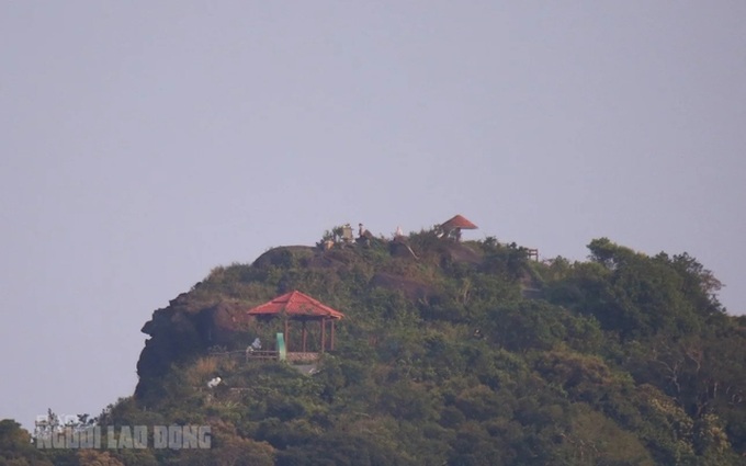 Bill Gates visits Danang mountain peak - 1 Bill Gates visits Danang mountain peak - 1