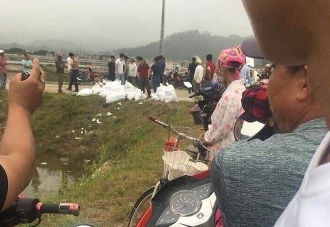 Nearly a tonne of meth found on roadside in Nghe An - 1 Nearly a tonne of meth found on roadside in Nghe An - 1