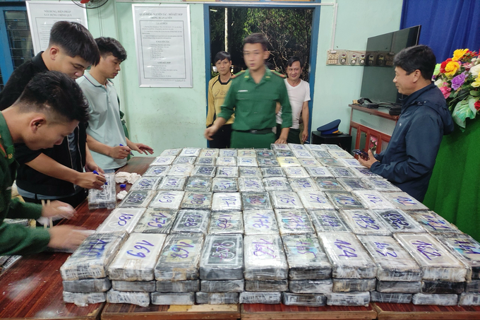 Nearly 290 kilos of cocaine found on Quang Ngai beach - 1