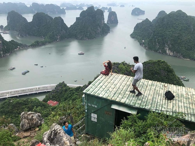 Climbing Ha Long mountain services offered despite ban - 2