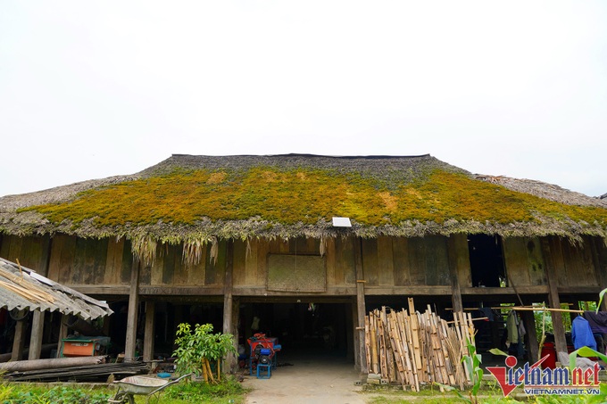 Moss-covered houses on Tay Con Linh Mountain - 6