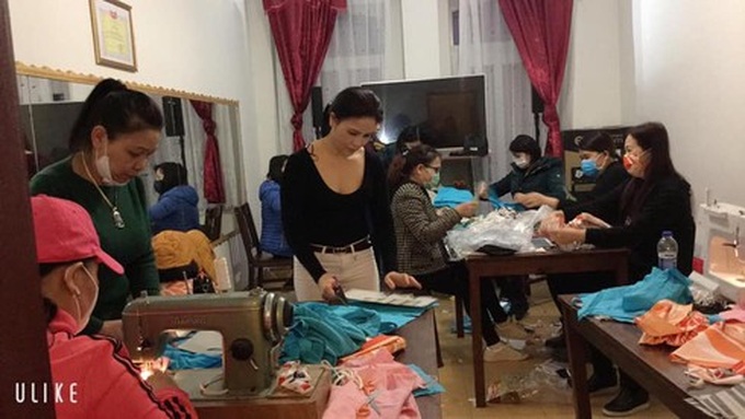 Vietnamese receive support in wake of COVID-19 - 1