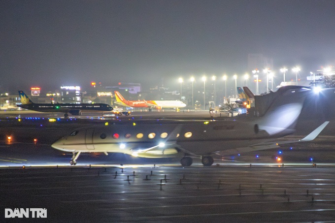 Bill Gates departs Danang after four-day holiday - 1 Bill Gates departs Danang after four-day holiday - 1