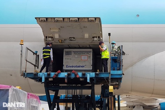 AstraZeneca vaccine arrives in Vietnam - 2 AstraZeneca vaccine arrives in Vietnam - 2