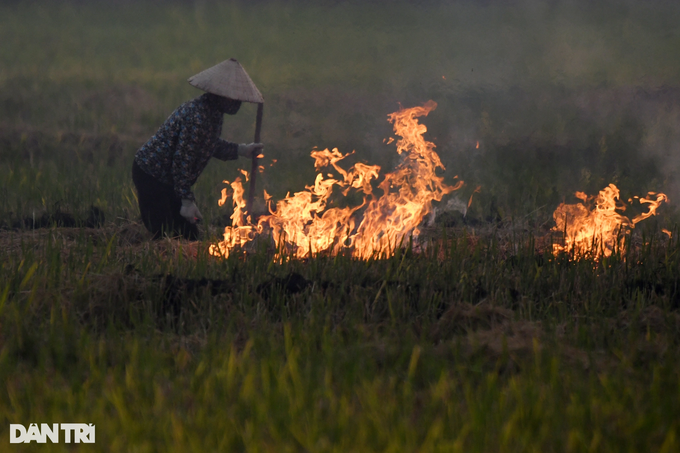 Straw-burning plagues flights at Hanoi airport - 2