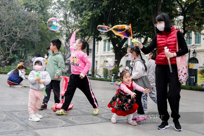 Hanoi tourist places crowded despite Covid-19 spread - 2 Hanoi tourist places crowded despite Covid-19 spread - 2