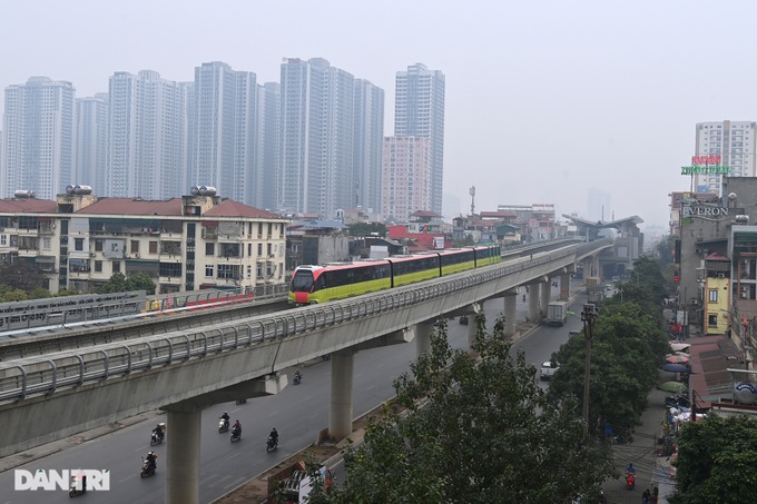 Hanoi metro line’s first train on trial run - 4