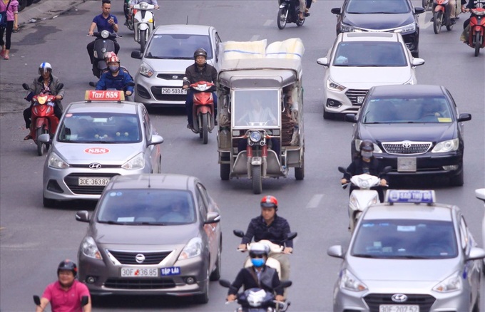 Hanoi considers banning three-wheeled vehicles - 2