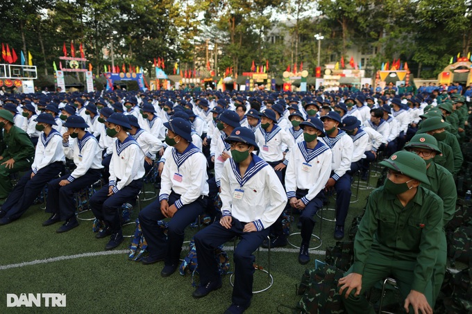Thousands set off for military service in HCM City - 1 Thousands set off for military service in HCM City - 1