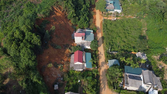 Landslide threats prevent Yen Bai people from returning home - 1