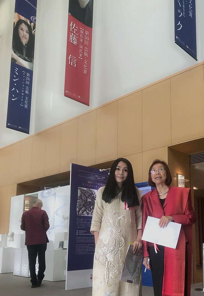 Designer Minh Hanh attends Japanese prize anniversary - 2