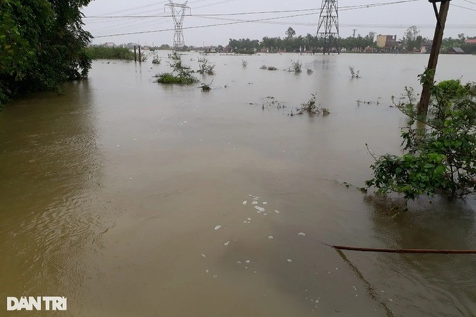 Flooding leaves seven dead and missing in central Vietnam - 1