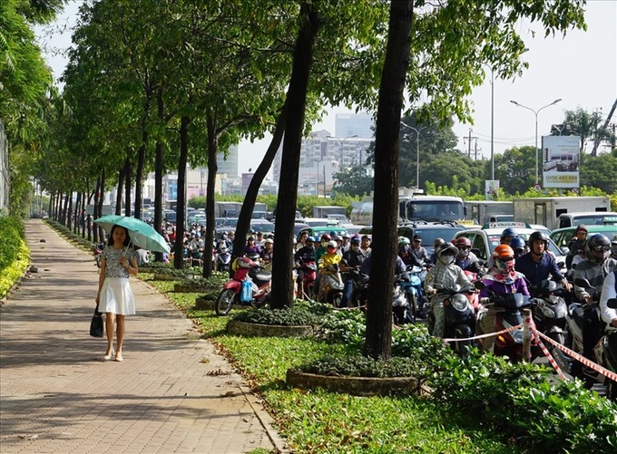 Transport ministry claims 60% of HCM City residents support motorbike ban - 1