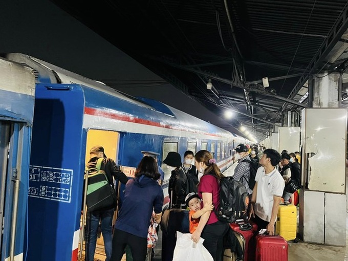More trains added for National Day holiday - 1