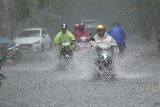 North struggles with torrential rains - 1