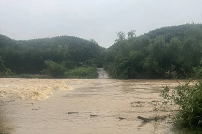 PM urges evacuation of people in flood-hit areas - 1