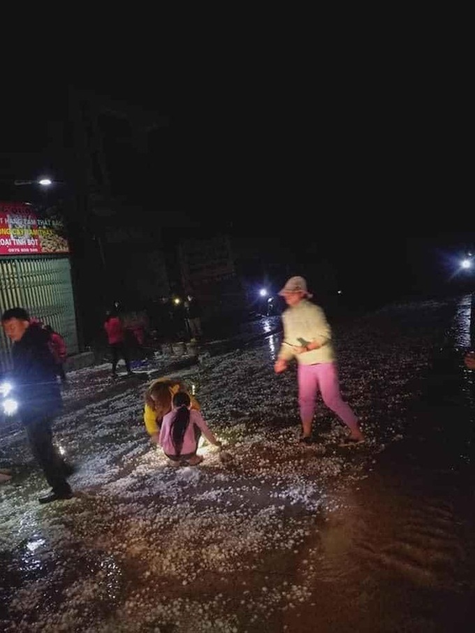 Hailstones hit mountainous Lao Cai Province - 3 Hailstones hit mountainous Lao Cai Province - 3