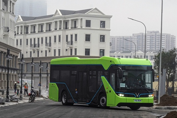 Hanoi launches electric bus trial - 1