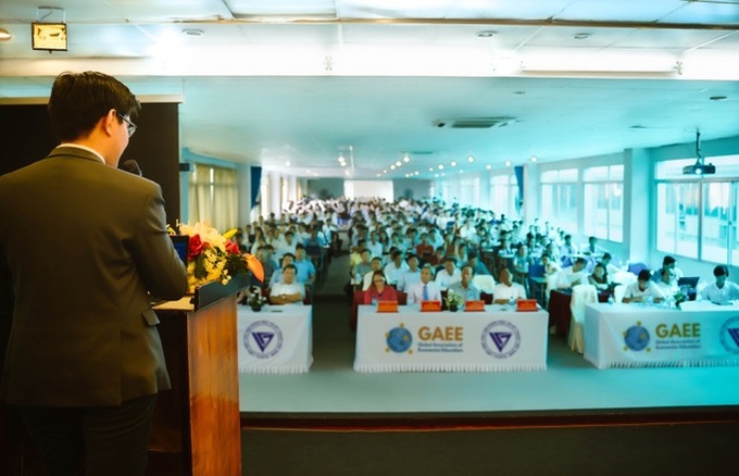 Quang Ngai student wins scholarships to 21 universities overseas - 4 Quang Ngai student wins scholarships to 21 universities overseas - 4