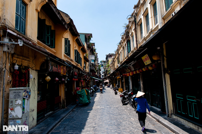 Hanoians struggling with blazing heat - 13 Hanoians struggling with blazing heat - 13