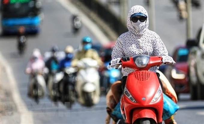 Heat wave enveloping northern, central Vietnam - 1 Heat wave enveloping northern, central Vietnam - 1